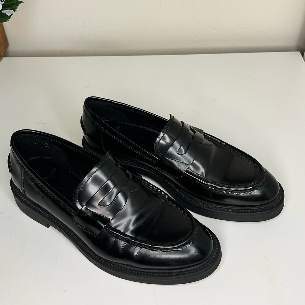 NIB/new in box Vagabond Alex classic black loafer shoes size 8/38